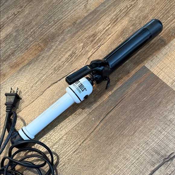 White and Black Curling Iron - Picture 2 of 9